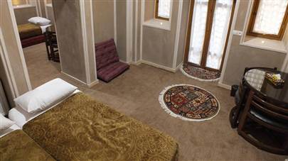 اتاق سه تخته هتل ایوان ماهان کرمان اتاق سه تخته هتل ایوان ماهان کرمان